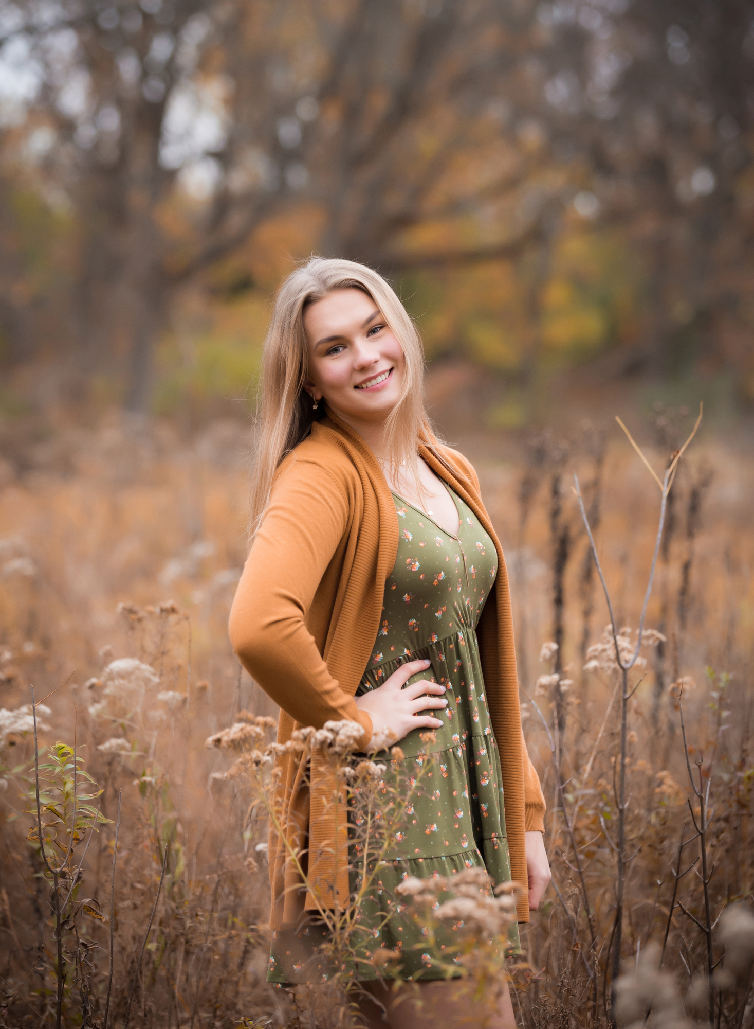 blonde-senior-girl-standing-in-tall-prairie-grass
