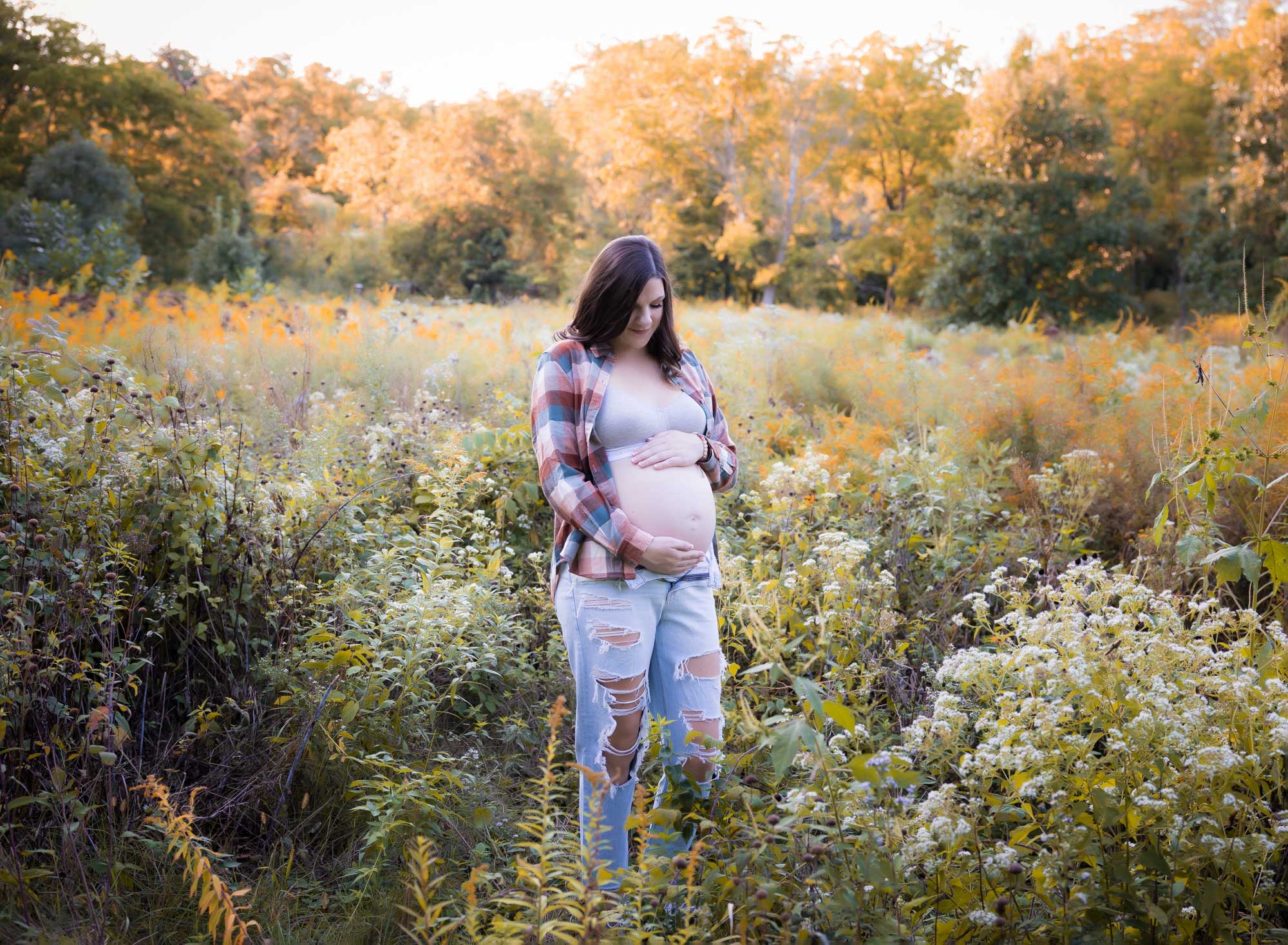 image-of-pregnant-woman-in-field-homepage